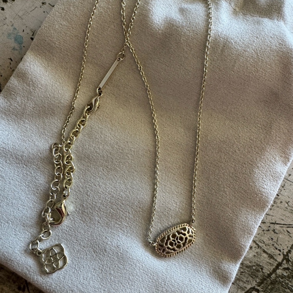 Kendra Scott Floral Pendant necklace